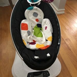4 MOMS baby swing